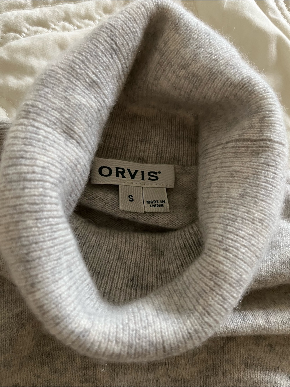 Orvis 100% cashmere Women's Light Gray Turtleneck Sweater small - Picture 4 of 8